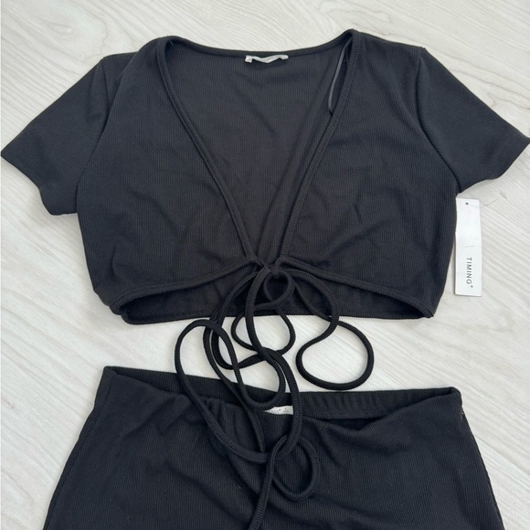 BLACK SKIRT & TOP SET - Picture 2 of 2